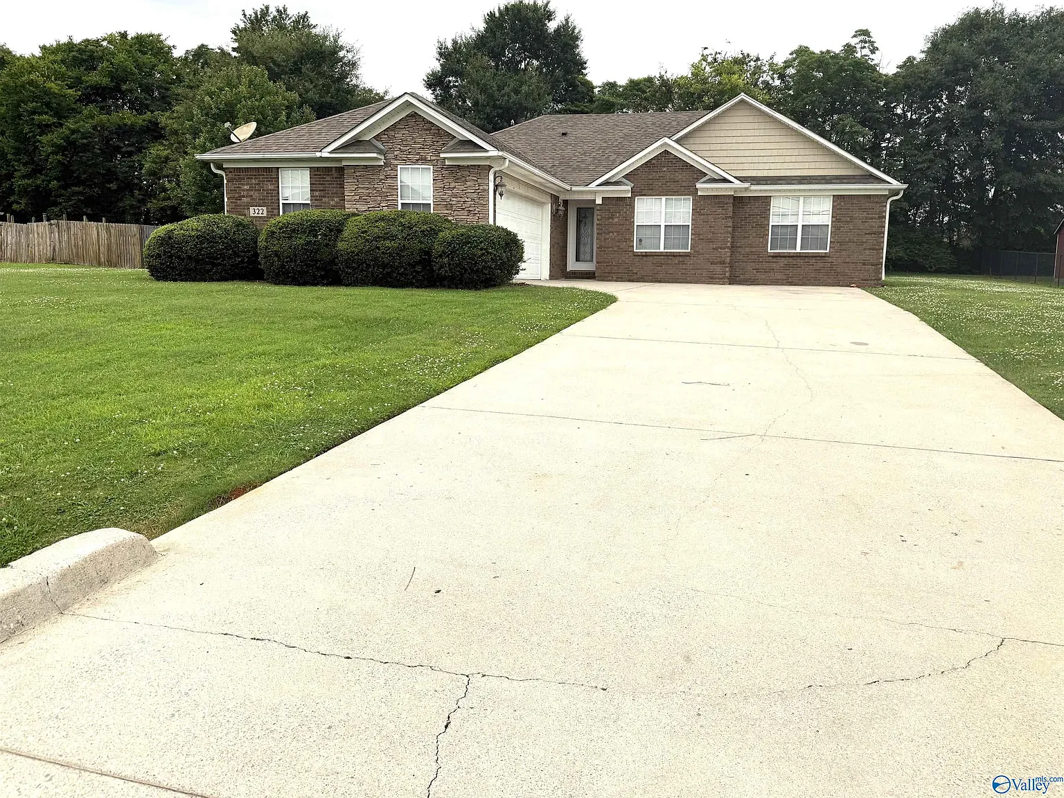 3 bed, 2.0 bath, 1492 sqft, $1,600 — Photo 1