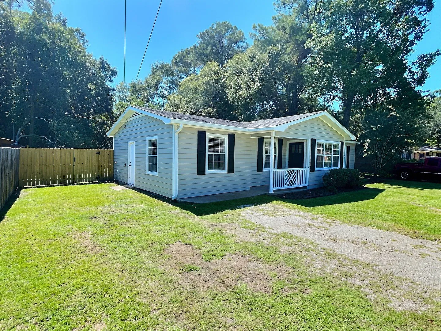 Updated 4-Bedroom Home with Fenced Yard in Pascagoula — Photo 2