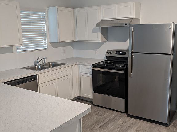 Large and fully equipped kitchen