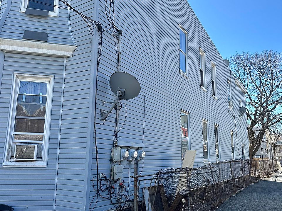 2nd image of 319 21st St