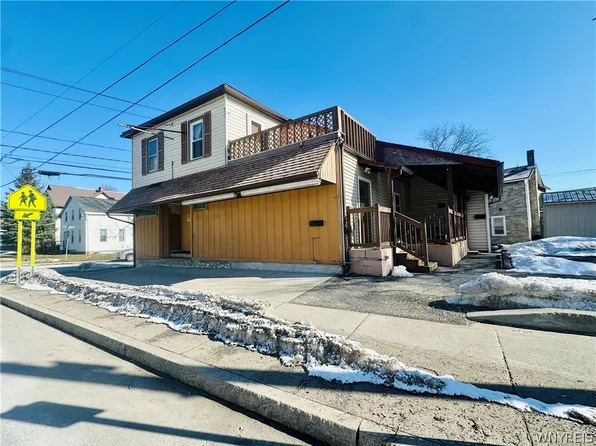 901 S Main St, Medina, NY 14103