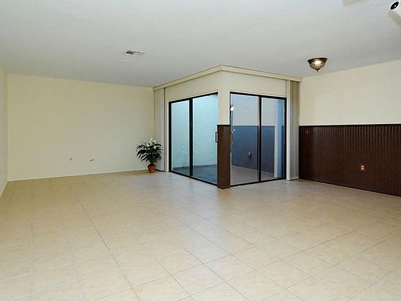 2nd image of 3923 Glen Oaks Manor Dr