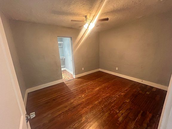4th image of 308 Cromwell Ave SW