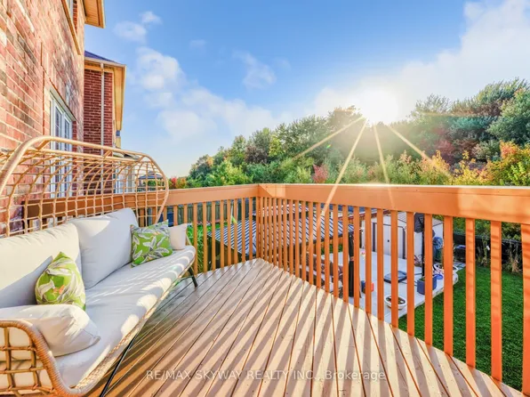 90 Aylesbury Dr, Brampton, ON L7A 0W3