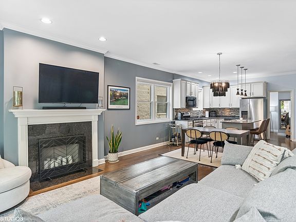 5th image of 3630 N Damen Ave #2S