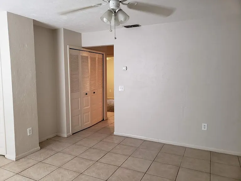 2211 Conway Dr — Photo 3