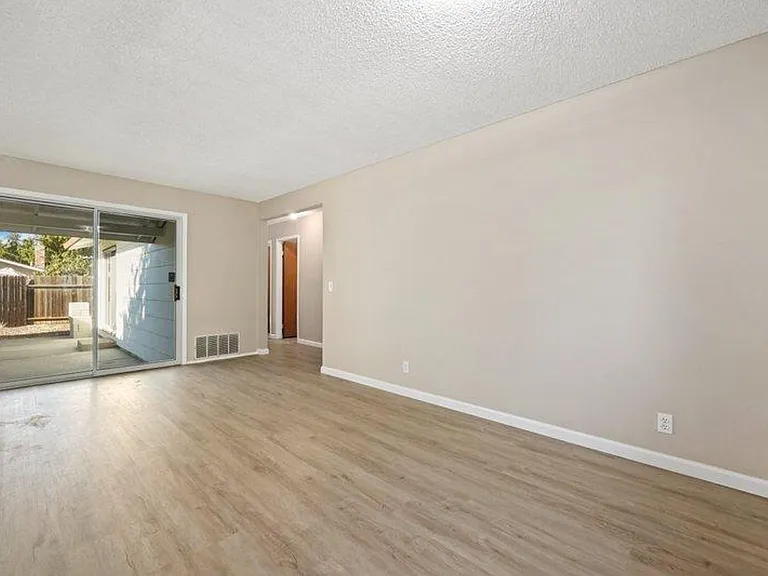 1620 Monarch Ln — Photo 3