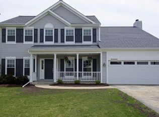 W136N6456 Cobblestone Dr, Menomonee Falls, WI 53051