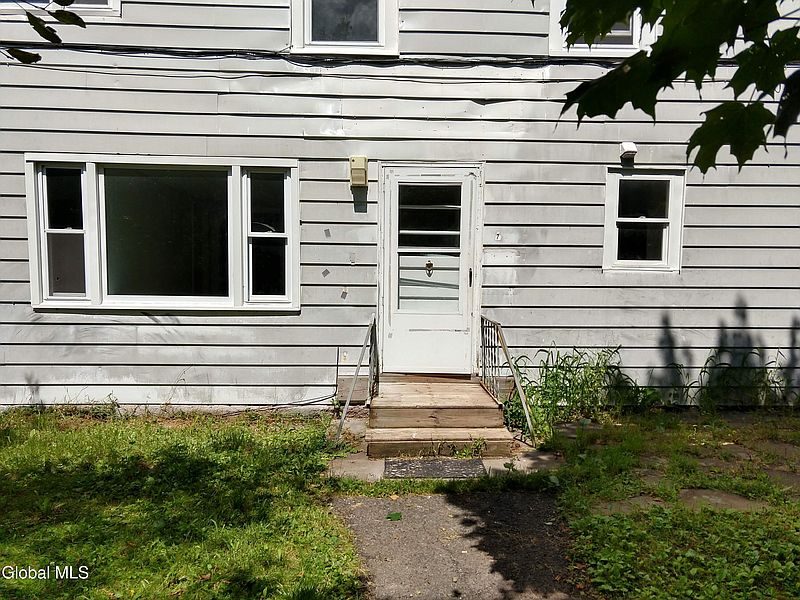 2nd image of 7 Holly Tree Road