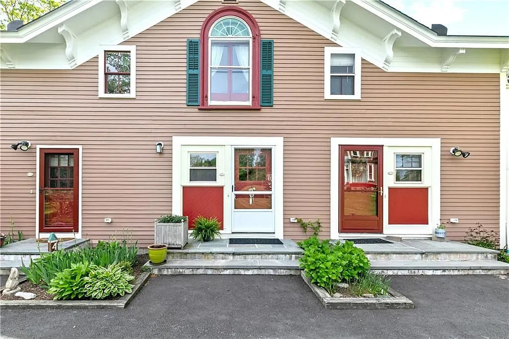 97 Narragansett Ave — Photo 3