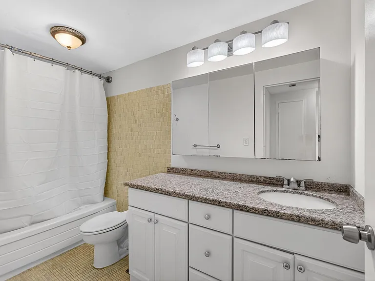 2800 N Flagler Dr #202 — Photo 21