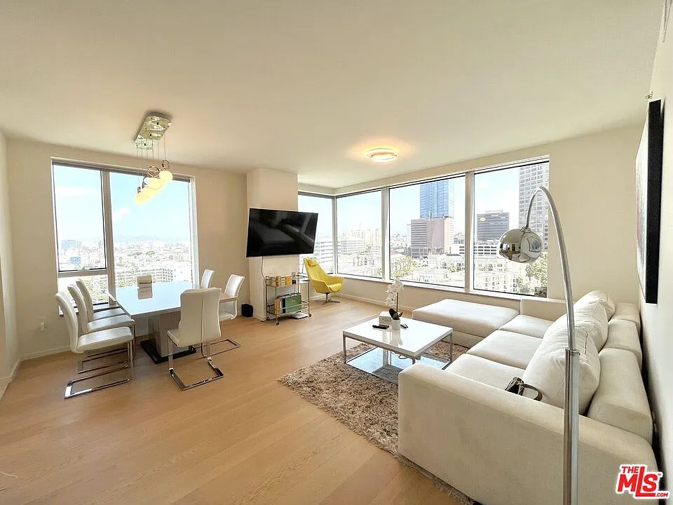 2 bed, 2.0 bath, 1365 sqft, $4,900 — Photo 1