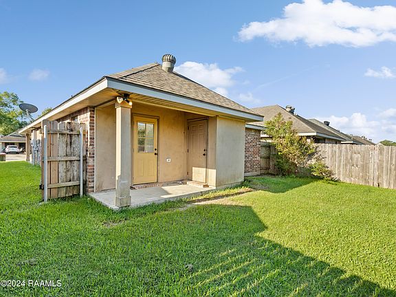 2nd image of 111 Brooke Valley Ln