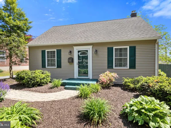 2241 Manor Ridge Dr, Lancaster, PA 17603