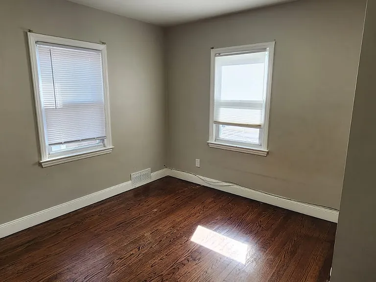 619 W Blancke St — Photo 4