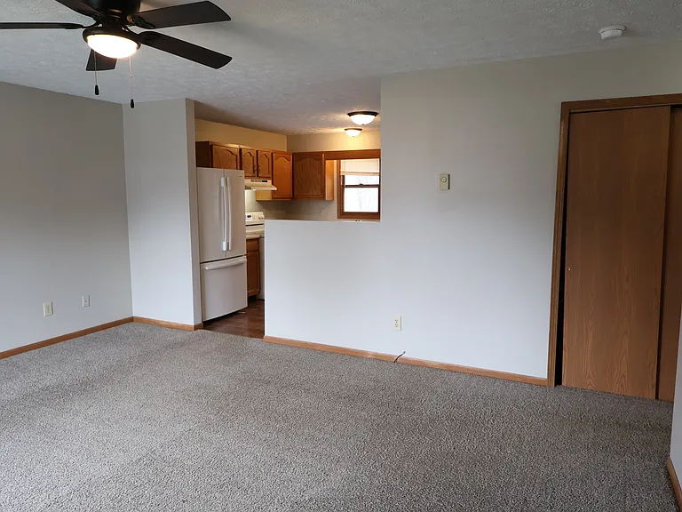 8 Westside Ct — Photo 5