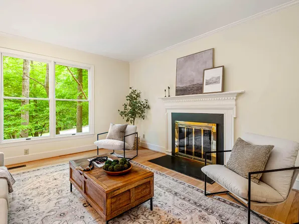 105 Bristol Dr, Chapel Hill, NC 27516