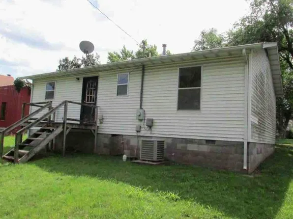 807 N 3rd St, Monett, MO 65708