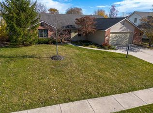 2215 Blue Harbor Dr, Fort Wayne, IN 46804