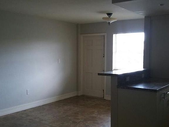 3rd image of 2185 NE 123rd St APT 106