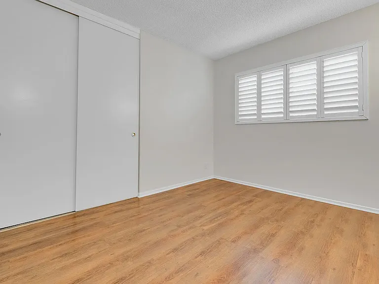 2307 Silver Ridge Ave — Photo 21