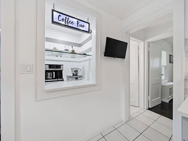 8 Rosewood Ave — Photo 9