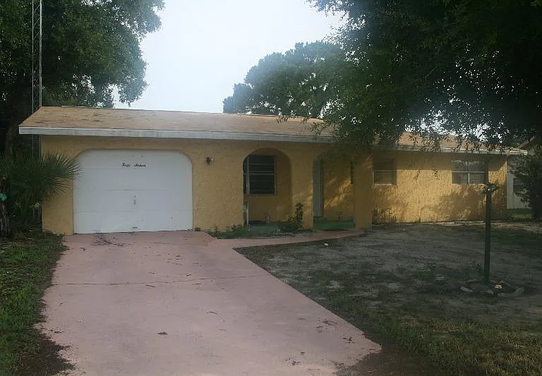 4016 Bianca St — Photo 1