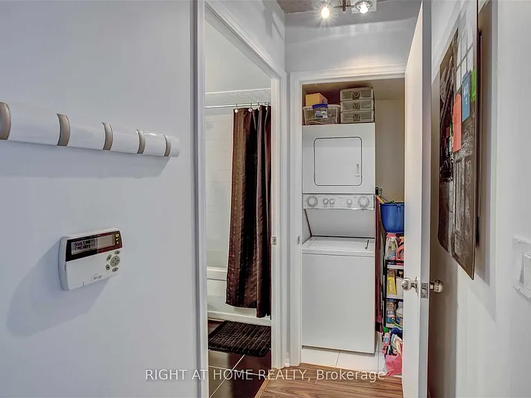 22 Wellesley St E #502 — Photo 14