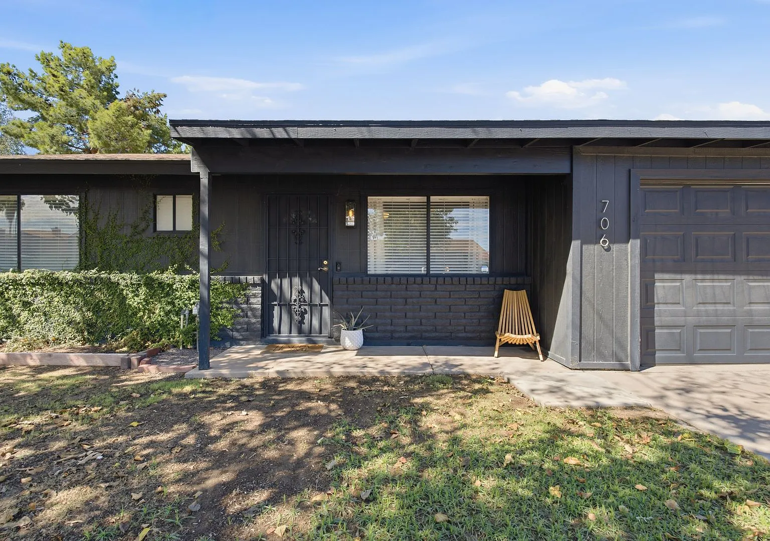 Beautifully Renovated 3 Bedroom 2 Bathroom Home Walking Distance To Downtown Gilbert — Photo 4