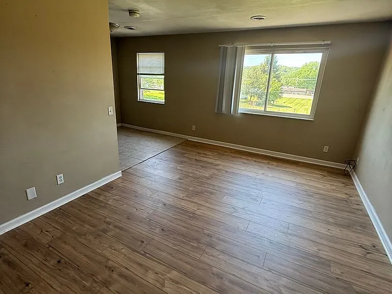 140 Main Ave — Photo 5