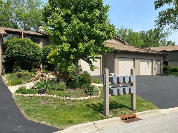 2S414 Emerald Green Dr Unit G, Warrenville, IL 60555