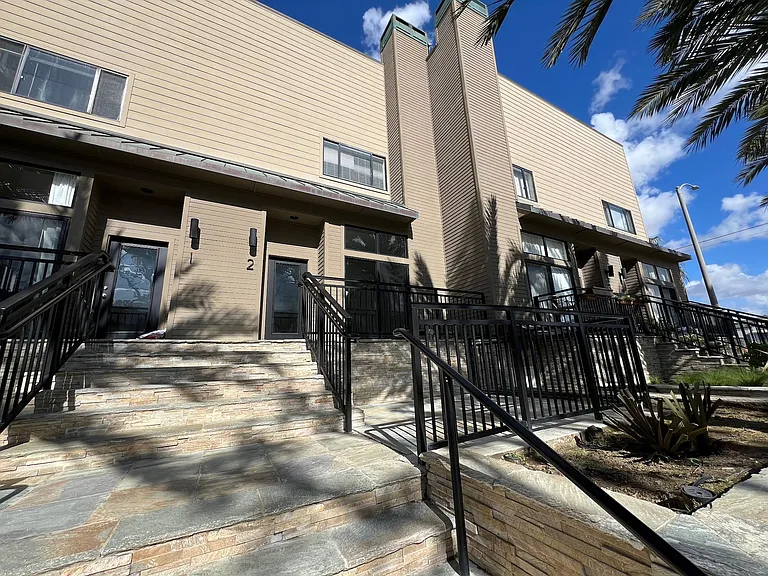 27 Outrigger St #2 — Photo 2