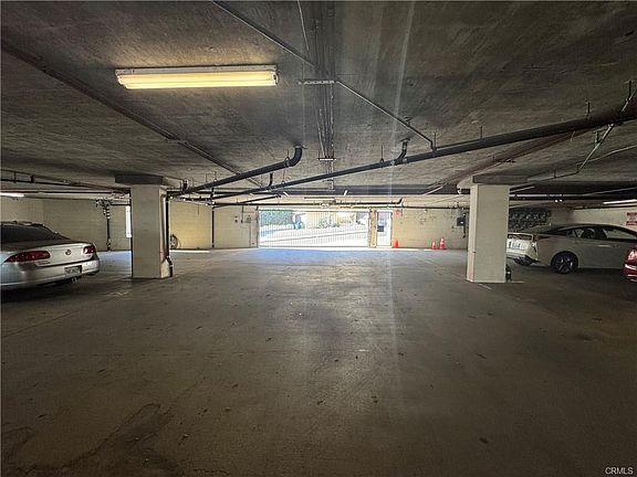 5th image of 760 W 30th St APT 4