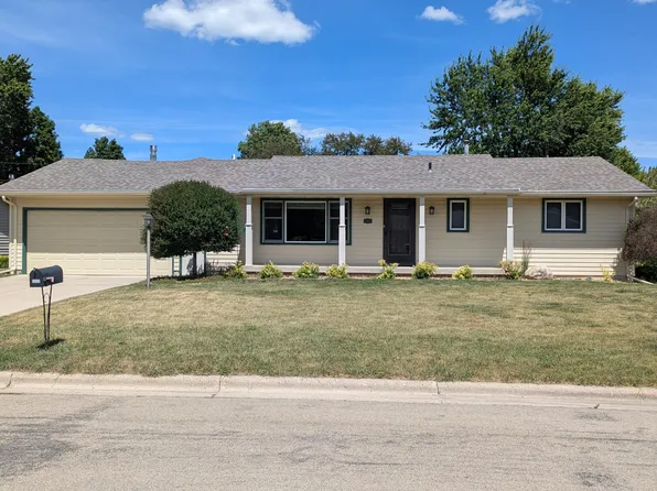 1111 Skylark Ln, Albert Lea, MN 56007