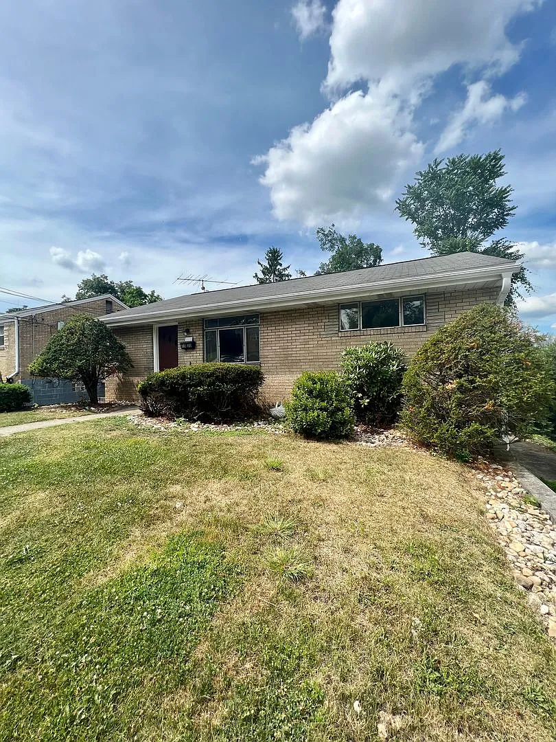 Stunning Home - 2 Bedroom 1 Bathroom - Pittsburgh — Photo 2