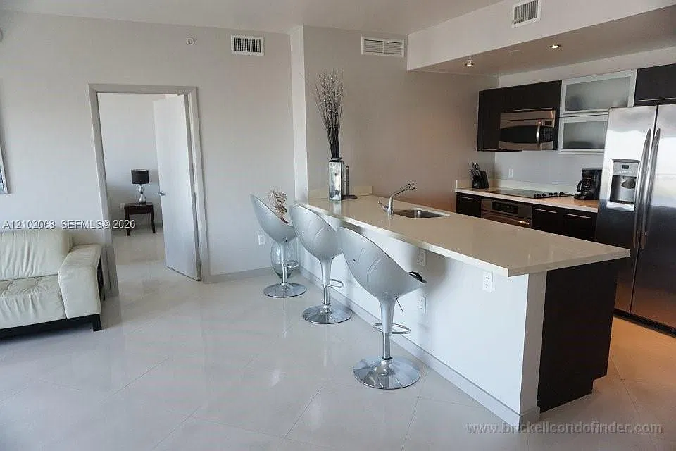 Ivy Condo — Photo 3