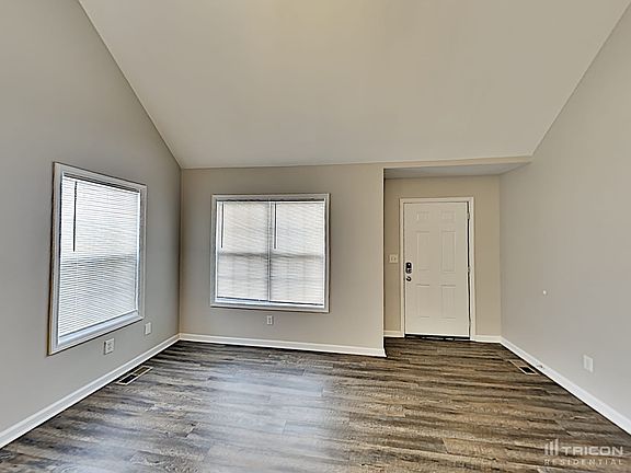 3rd image of 318 Chalet Cir