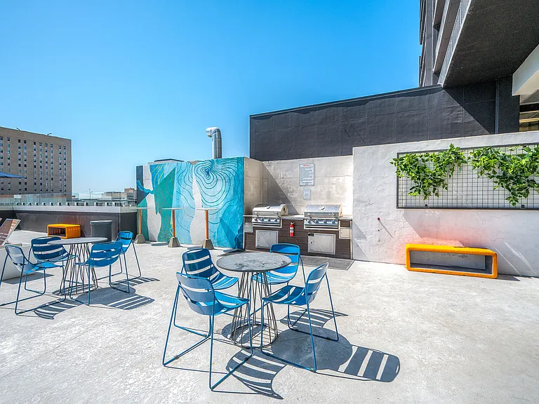 Houston House — Photo 18