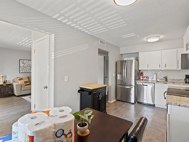 311 W Earle St #34B — Photo 14