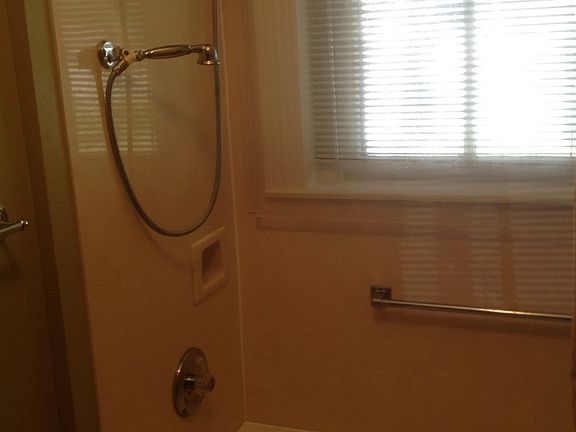 Full Bath Tub/Shower