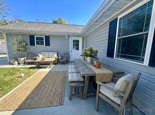 526 W 3rd St, Flora, IL 62839