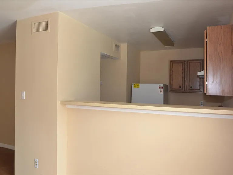 304 Dell Ct #6 — Photo 9
