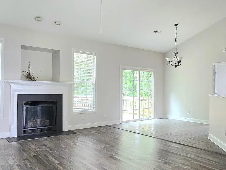 Elizabeth Edwards Ct — Photo 3
