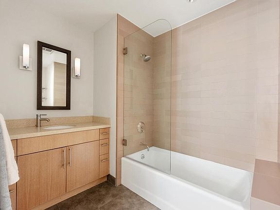 4th image of 818 Van Ness Ave #507