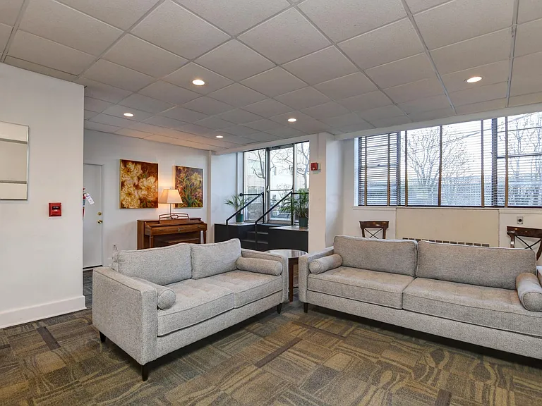 1620 E Broad St #408 — Photo 15