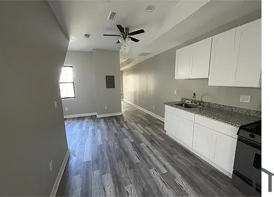 220 E 22nd St #1 — Photo 2