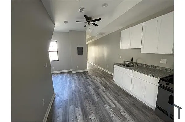 Building Photo - 220 E 22nd St #1
