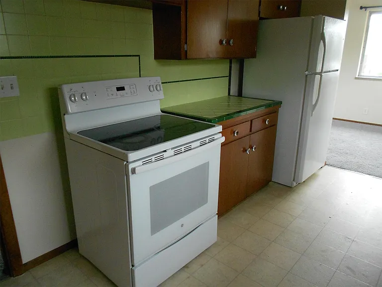 2485 S Spencer St — Photo 2