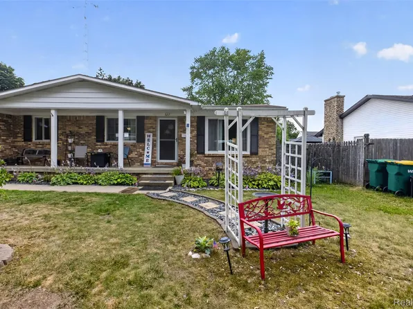 527 Leland St, Flushing, MI 48433