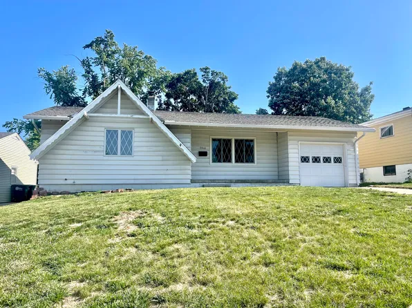 7910 Grover St, Omaha, NE 68124